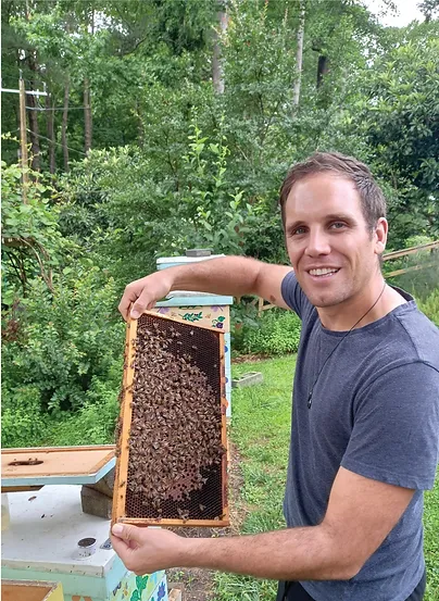 Bevan-Pike-beekeeper at Raglan Apiaries