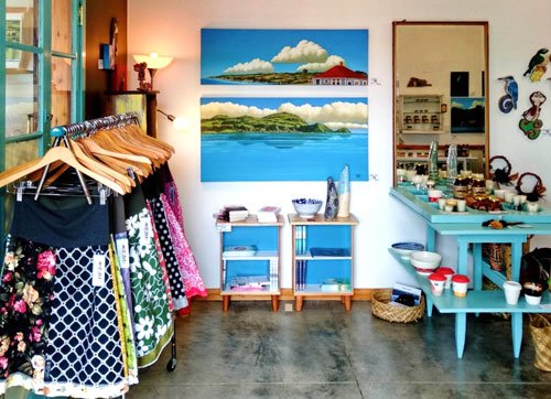 Made Gallery Raglan is home to painter Doug Ford and clothing designer Lin Van
Craenenbroeck 